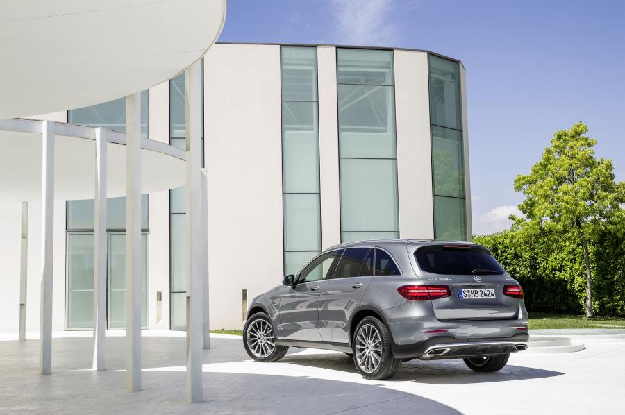  Mercedes-Benz GLC350 e 4Matic Edition 1 2015 года  (фото 26 из 34)